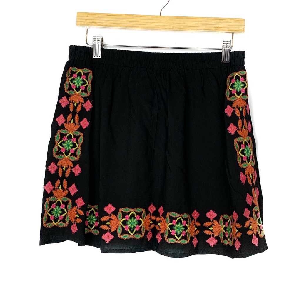 NWT Deja Vu Black FLORAL Embroidered  mini skirt L